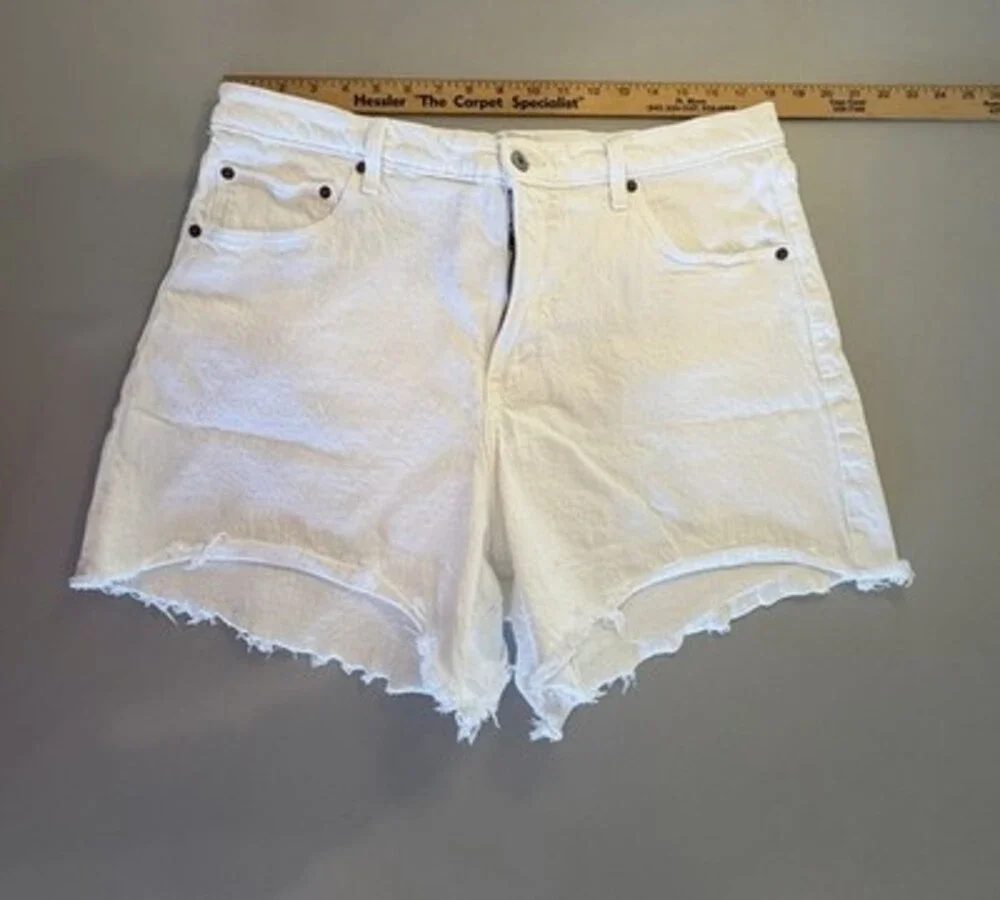 Abercrombie & Fitch Women's The Dad Short High Rise White Jean Shorts Size 33 - Picture 2 of 9